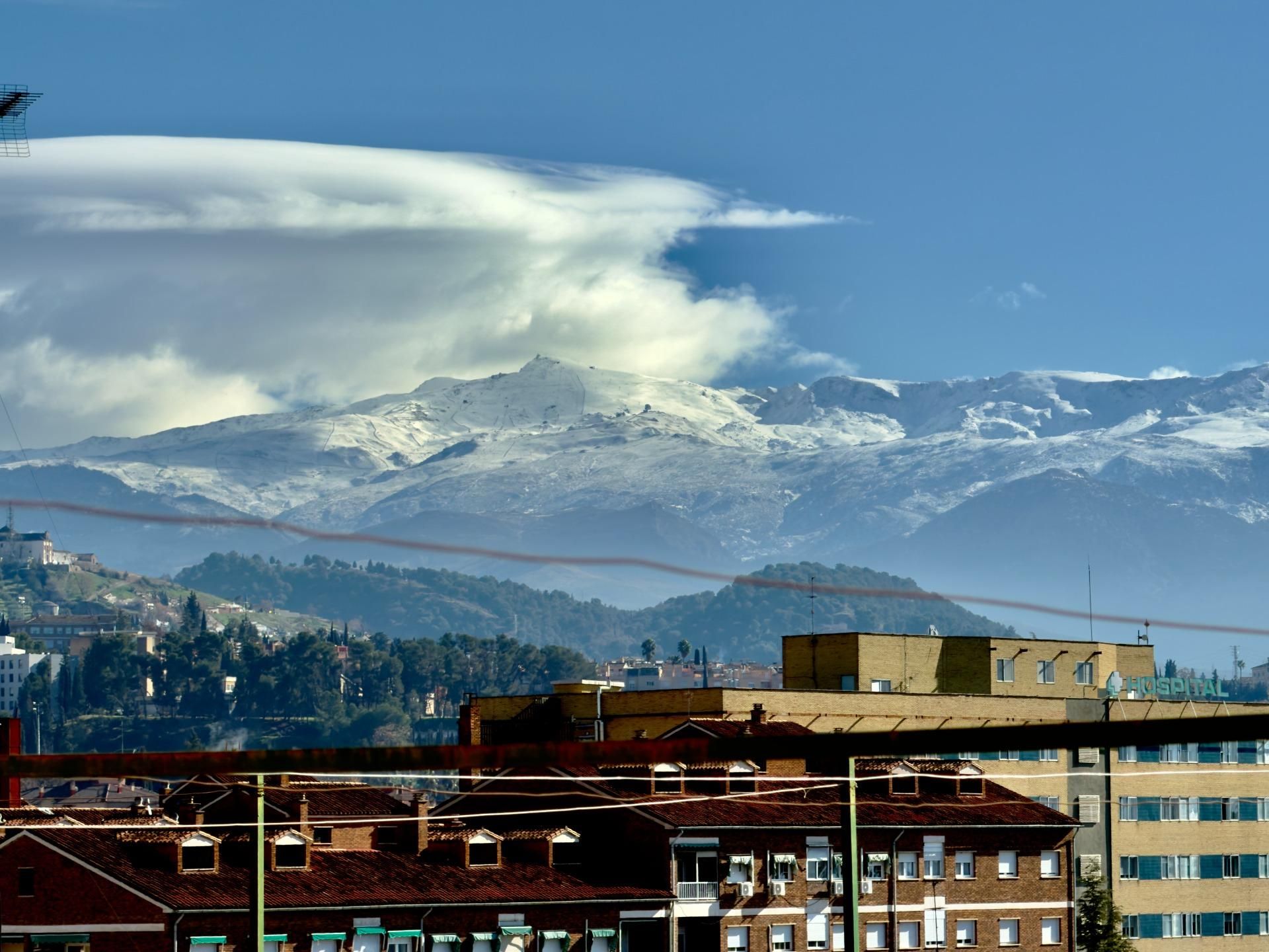 Vista exterior de Àtic en venda en  Granada Capital amb Calefacció, Terrassa i Balcó