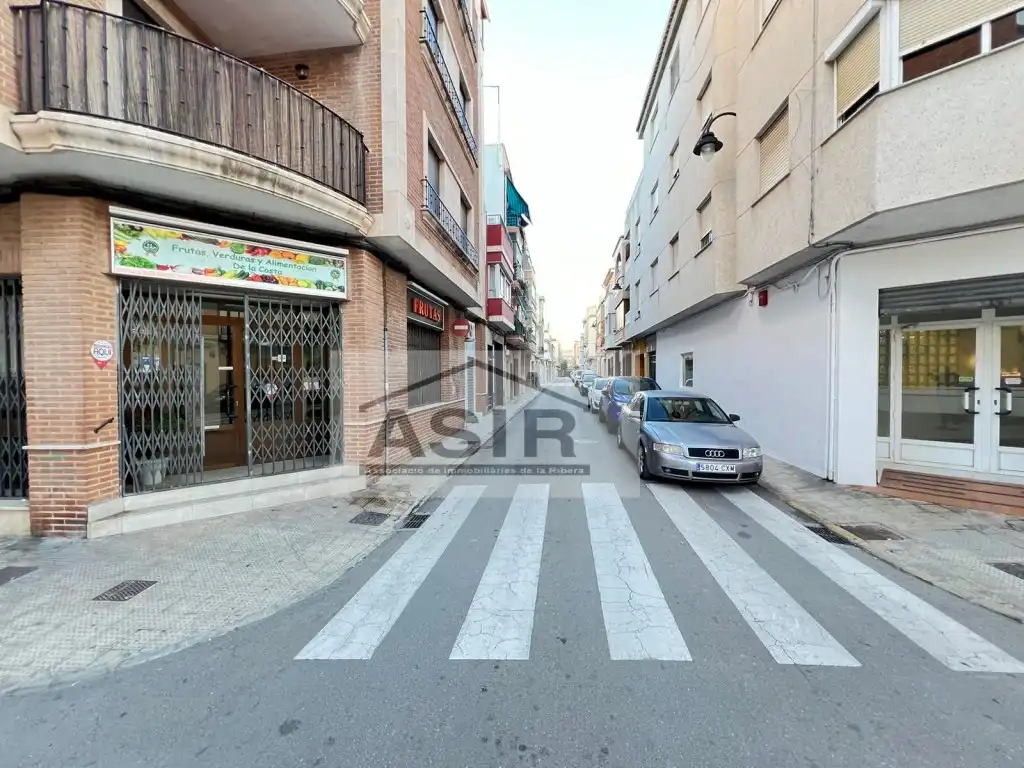 Vista exterior de Local en venta en Alzira