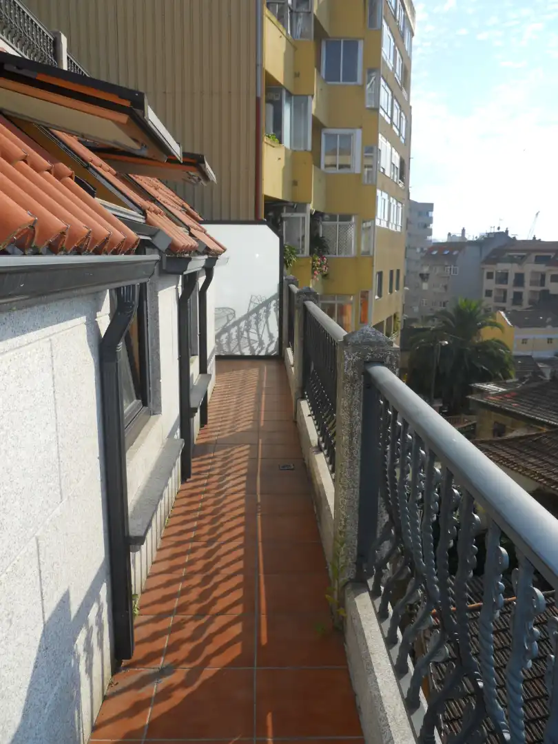Terrassa de Pis de lloguer en Vigo  amb Calefacció, Traster i Moblat