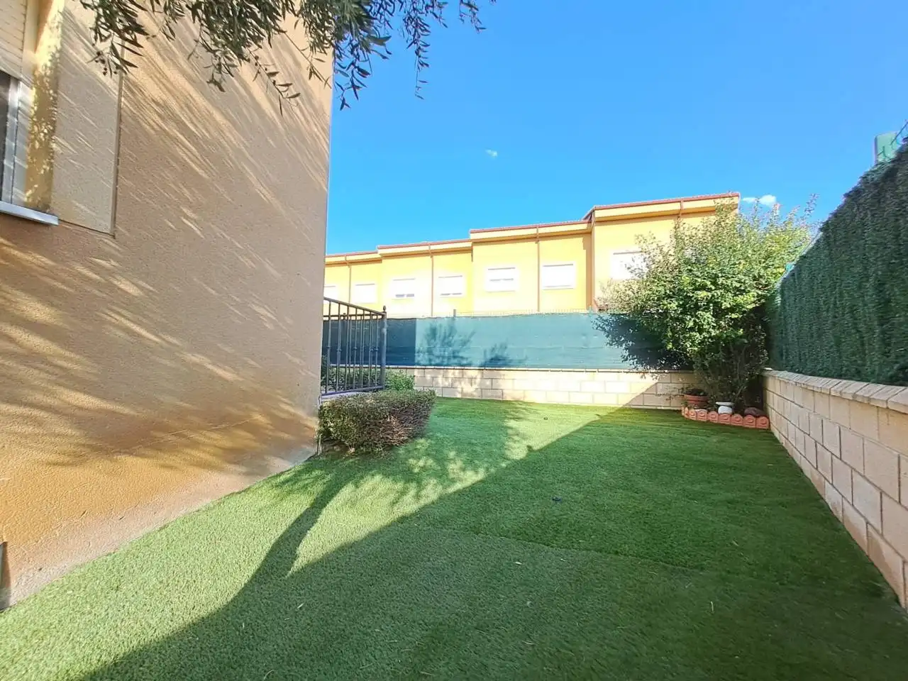 Jardín de Casa adosada en venta en Villagonzalo Pedernales con Calefacción, Jardín privado y Terraza