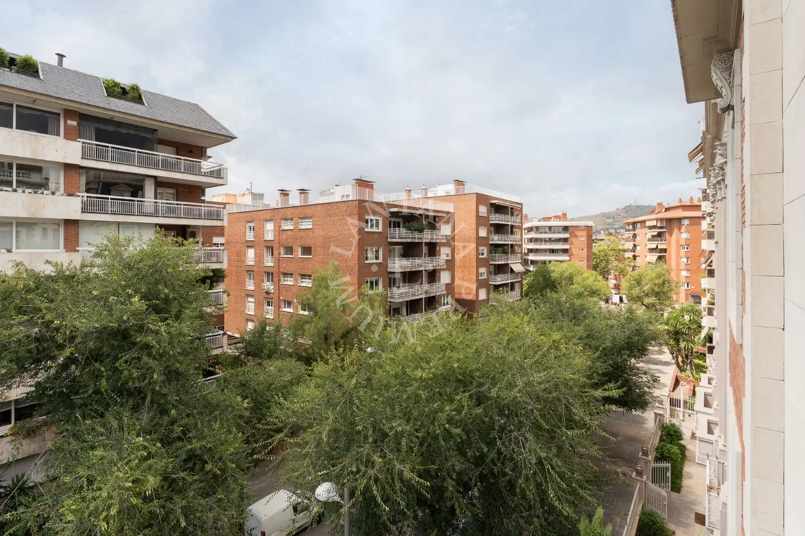 Vista exterior de Piso en venta en Barcelona con Trastero