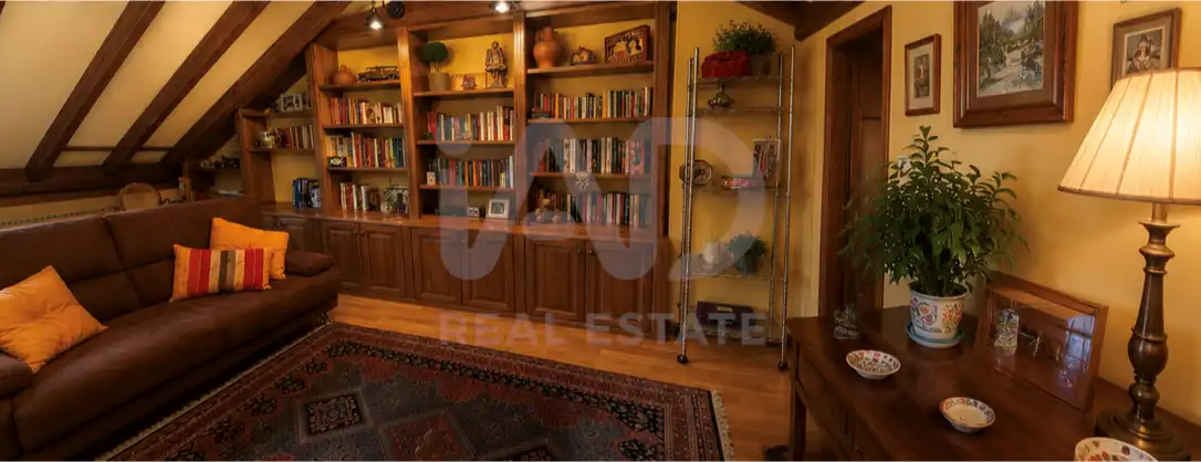 Sala d'estar de Casa adosada en venda en Valverde de la Virgen amb Calefacció