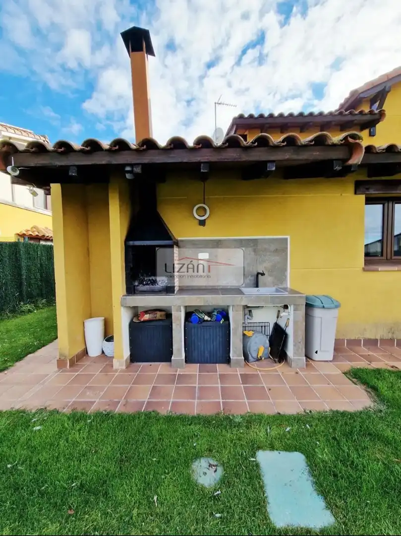 Cocina de Casa o chalet en venta en Villaquilambre con Calefacción, Jardín privado y Terraza