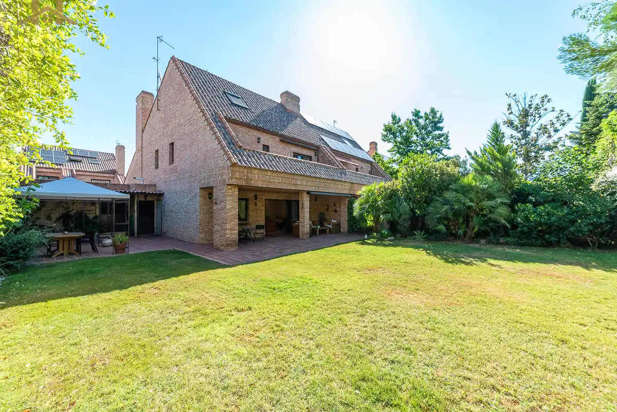 Garden of Detached homes for sale in Villanueva del Pardillo  with Air Conditioner, Heating and Private garden