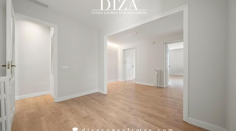Photo 5 of Flat for rent in De Rafael Calvo, Almagro, Madrid Capital