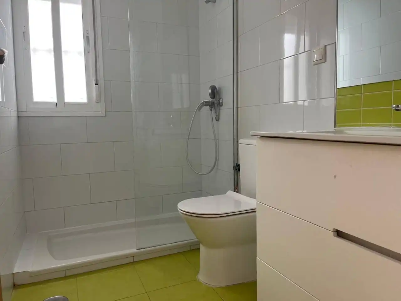 Badezimmer von Dachboden zum Verkauf in San Fernando mit Klimaanlage und Terrasse