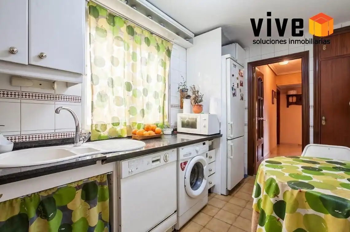 Kitchen of Flat for sale in Sevilla  with Air Conditioner and Terrace