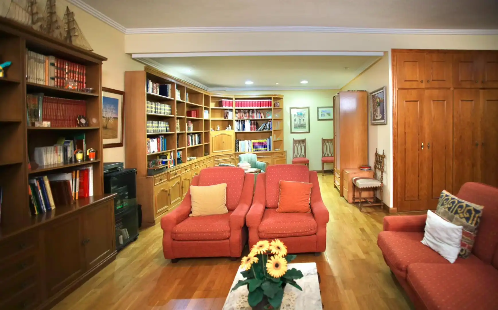 Sala d'estar de Casa adosada en venda en Elche / Elx amb Aire condicionat, Calefacció i Jardí privat