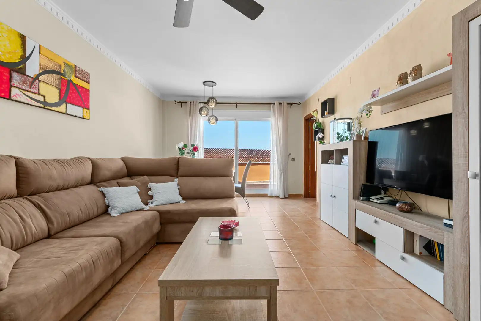 Sala de estar de Ático en venta en Estepona con Aire acondicionado, Terraza y Trastero