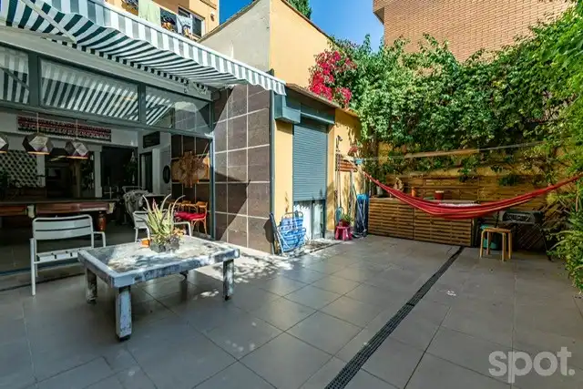 Terrasse von Wohnung zum Verkauf in Barcelona mit Klimaanlage, Privatgarten und Möbliert