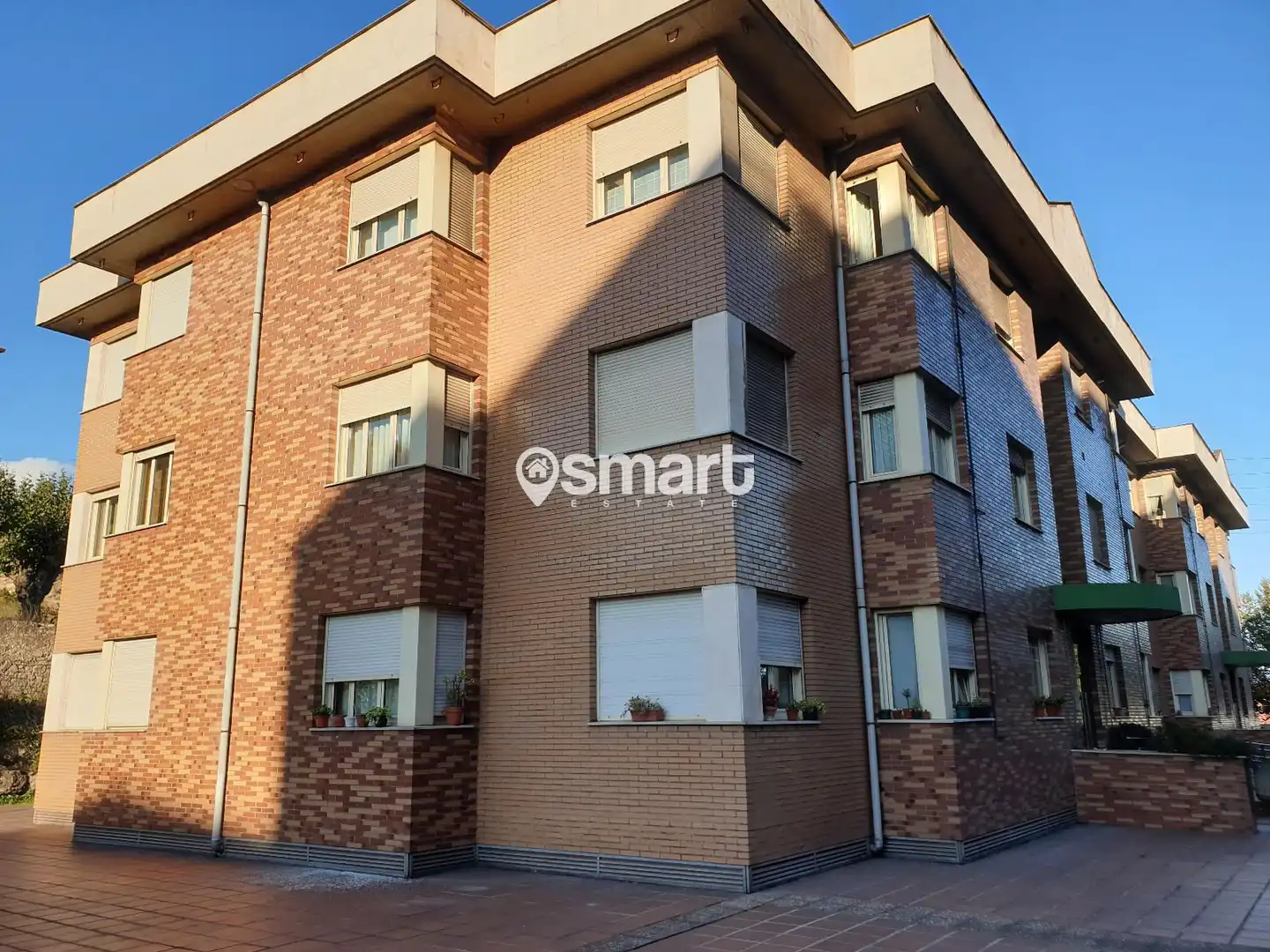 Vista exterior de Piso en venta en Gijón  con Trastero