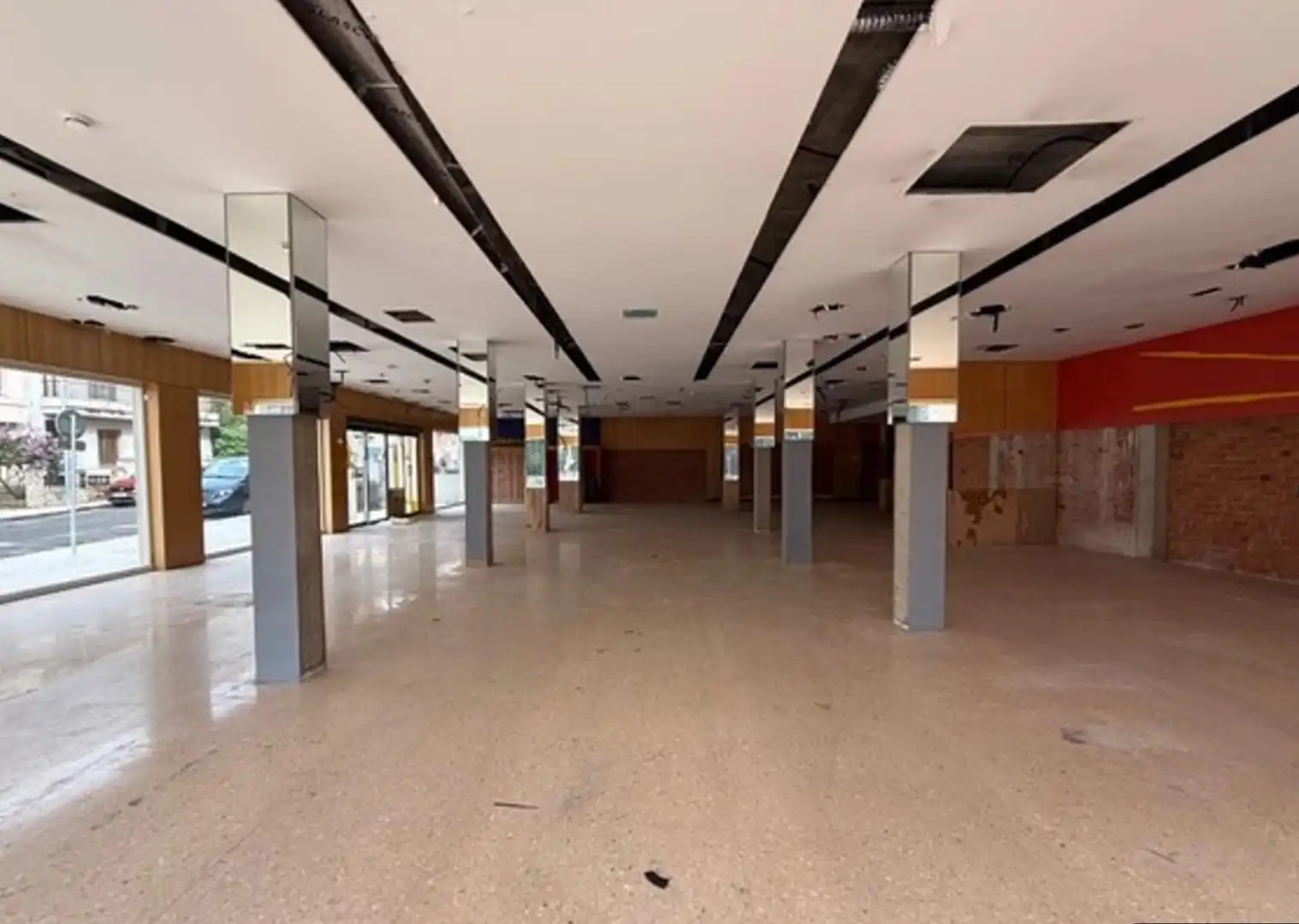 Local comercial en venta en Carrer Carrer Cadaqués, imagen 2