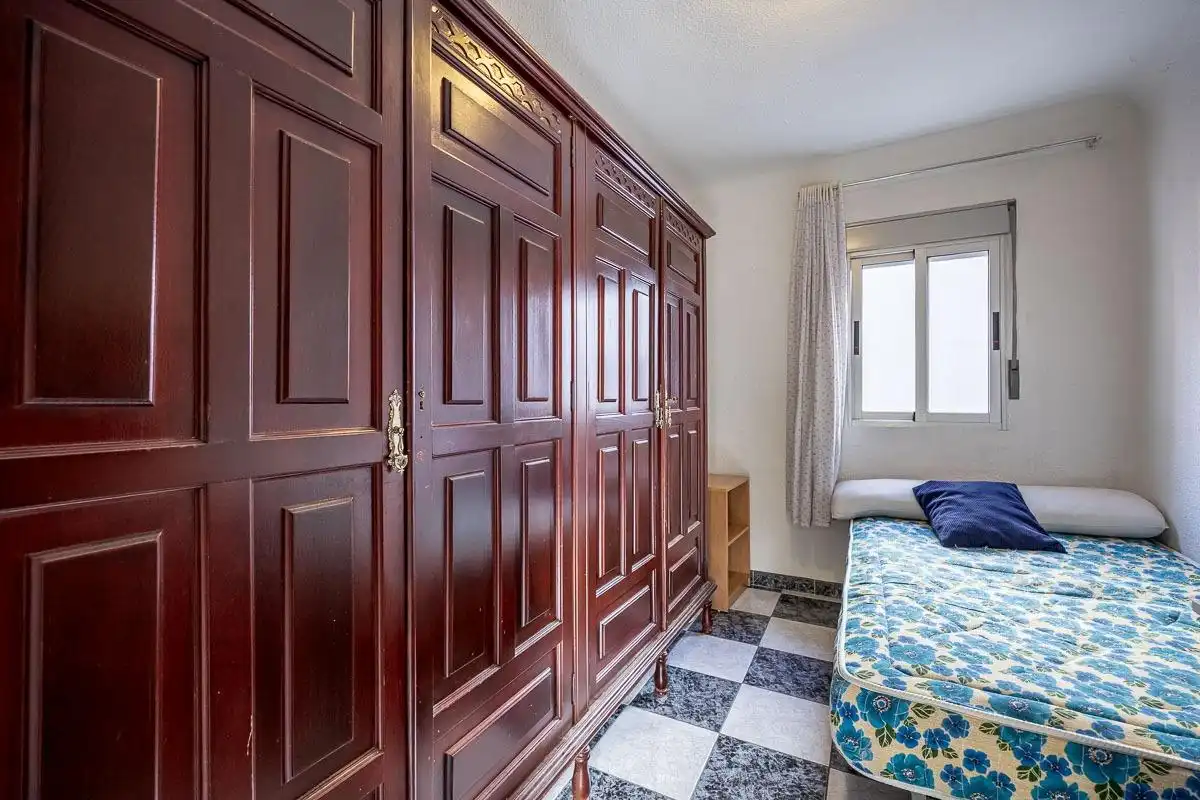 Habitación de Piso en venta en Granada con Balcón