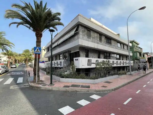 Vista exterior de Oficina en venda en Las Palmas de Gran Canaria amb Aire condicionat i Calefacció