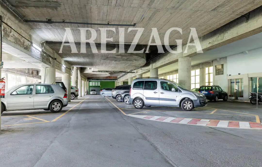 Parking de Piso en venta en Donostia - San Sebastián  con Aire acondicionado, Calefacción y Jardín privado