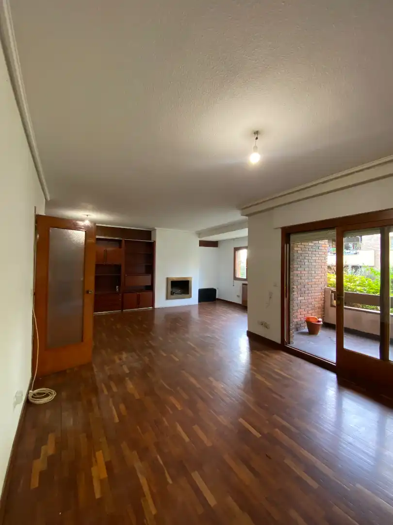 Sala d'estar de Pis en venda en Las Rozas de Madrid amb Calefacció, Parquet i Terrassa