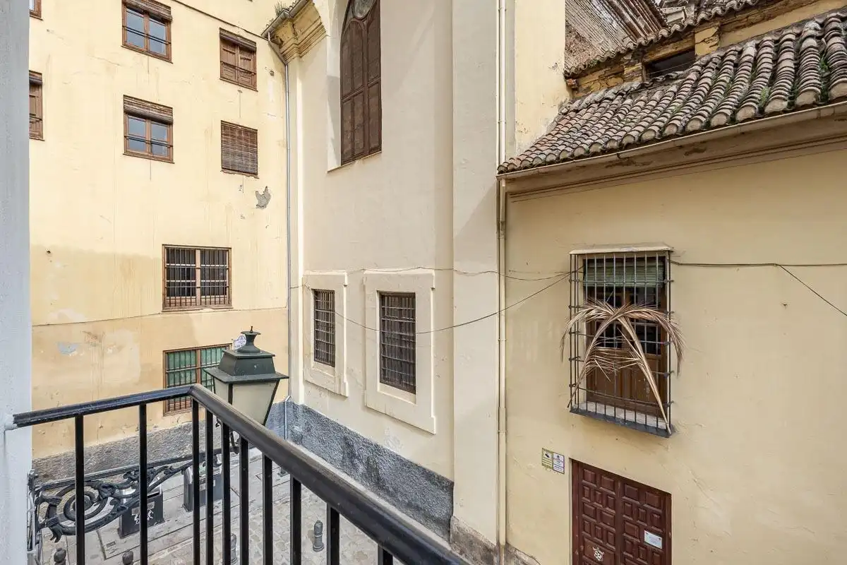 Außenansicht von Wohnung zur Miete in Granada mit Heizung und Balkon