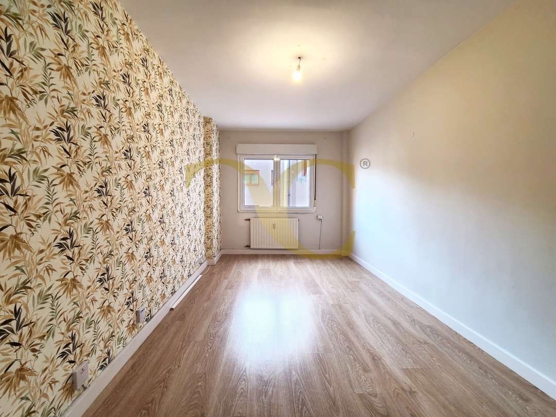 Bedroom of Flat for sale in Oviedo   with Heating and Private garden