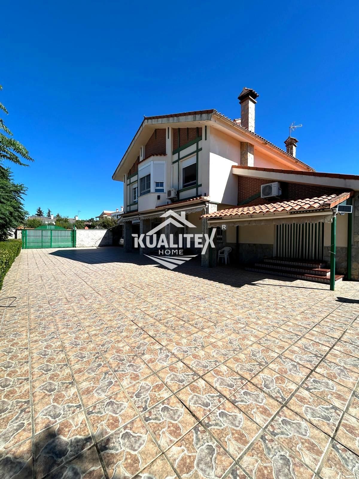 Vista exterior de Casa o xalet en venda en Malpartida de Cáceres amb Aire condicionat, Calefacció i Terrassa