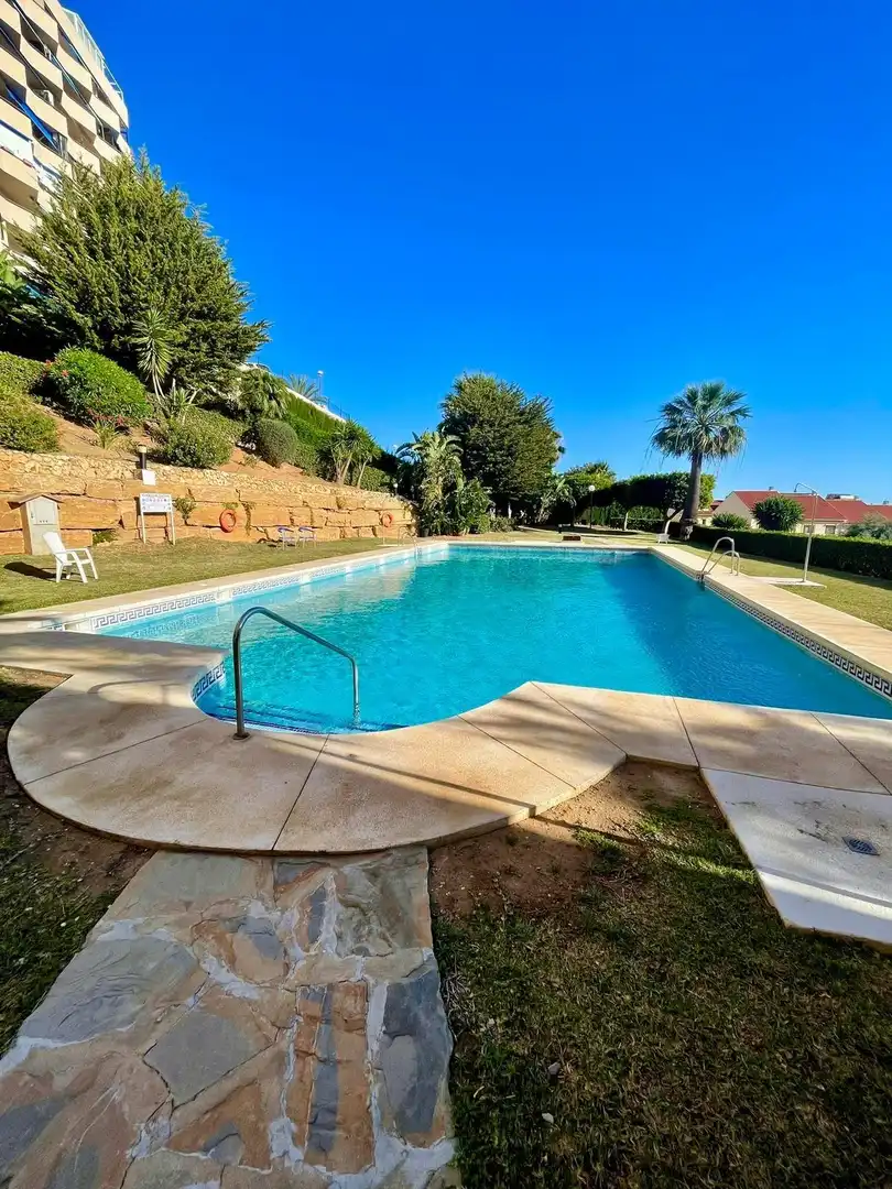 Schwimmbecken von Wohnungen zum Verkauf in Fuengirola mit Klimaanlage, Terrasse und Gemeinschaftspool