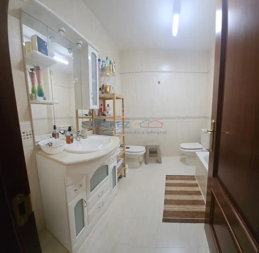 Baño de Piso de alquiler en Fene con Calefacción, Parquet y Trastero