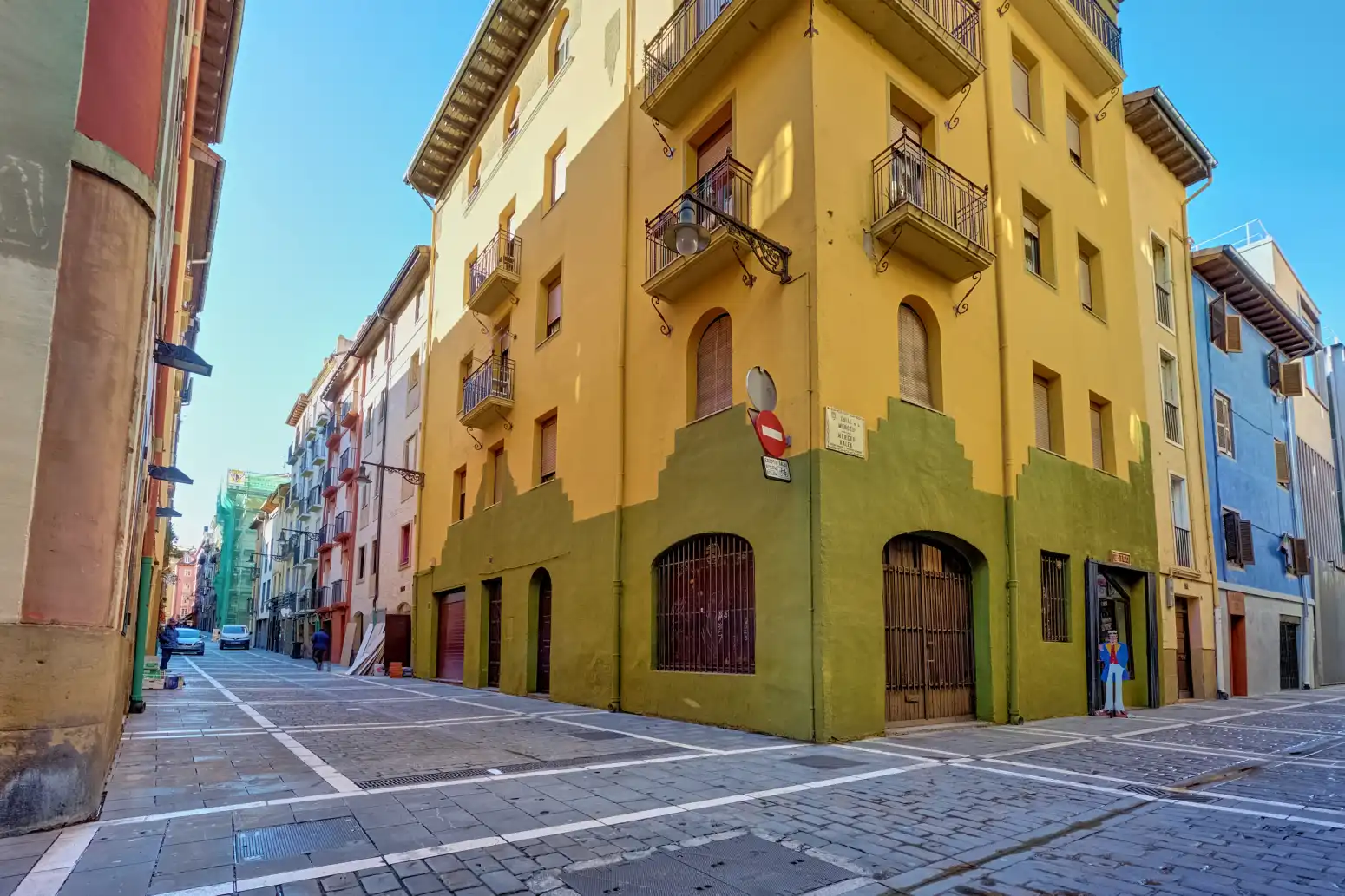 Vista exterior de Local en venta en  Pamplona / Iruña