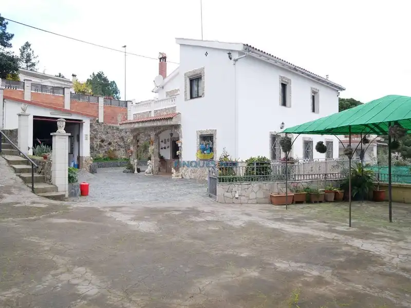 Xalet amb jardí en venda a Carrer Farigola 16, imagen 2