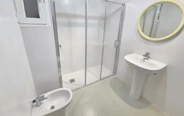 Baño de Piso en venta en Benidorm con Aire acondicionado y Piscina comunitaria