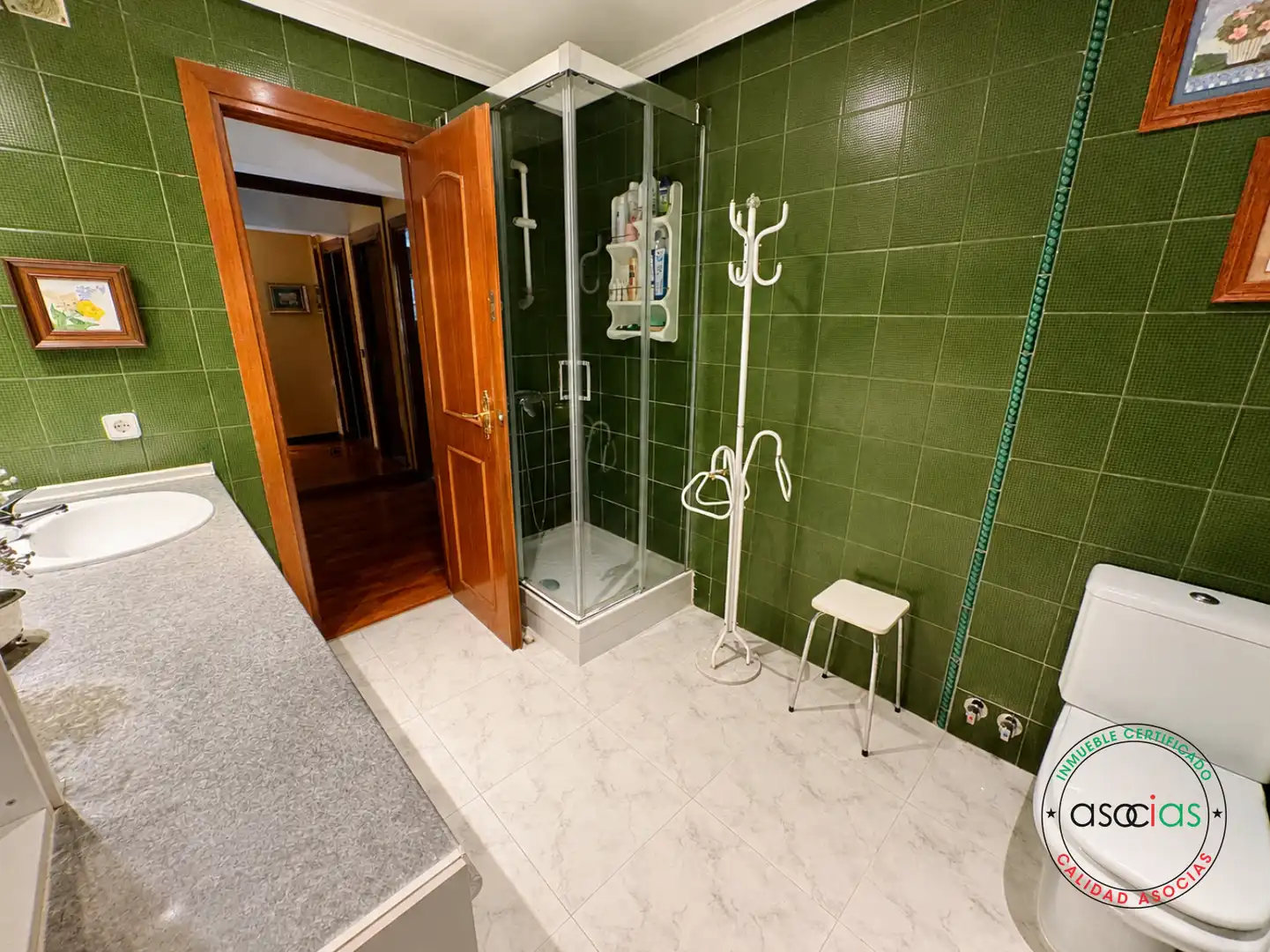 Bany de Casa adosada en venda en Las Rozas de Madrid amb Aire condicionat, Calefacció i Jardí privat