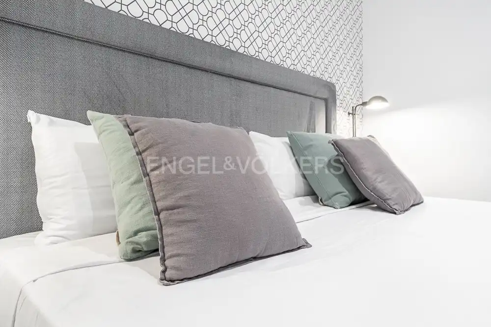 Dormitori de Apartament de lloguer en Madrid amb Aire condicionat, Calefacció i Moblat