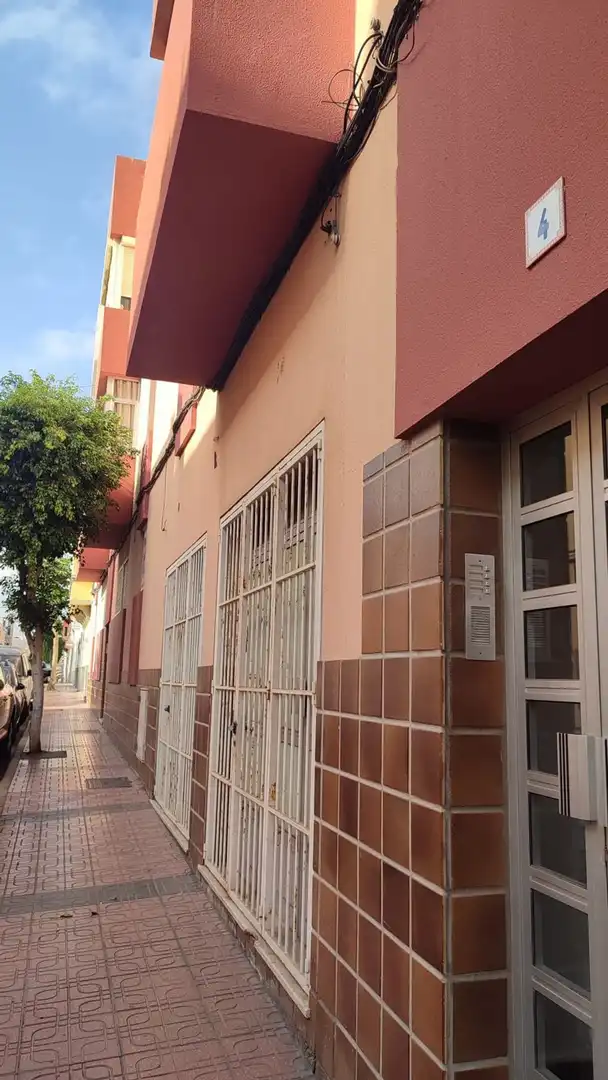 Vista exterior de Edificio en venta en Telde