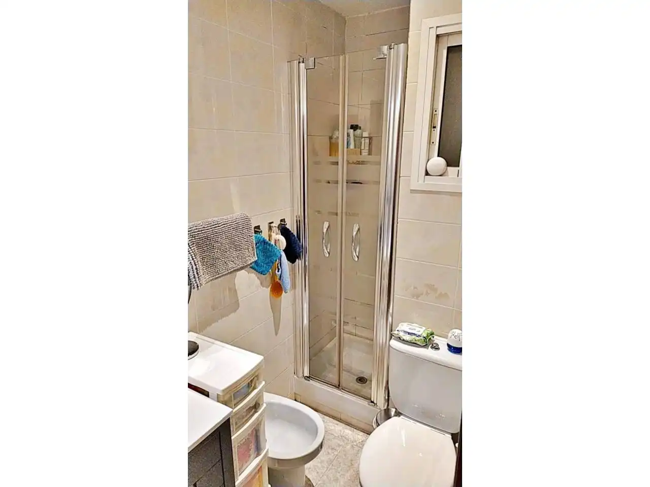 Bany de Apartament en venda en L'Hospitalet de Llobregat amb Aire condicionat, Calefacció i Moblat