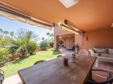 Baixos amb piscina en venda a Punta Plata