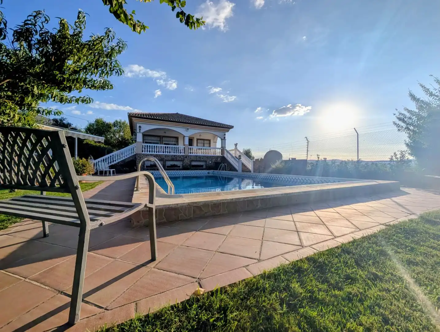 Piscina de Casa o xalet en venda en Loja amb Aire condicionat, Calefacció i Jardí privat