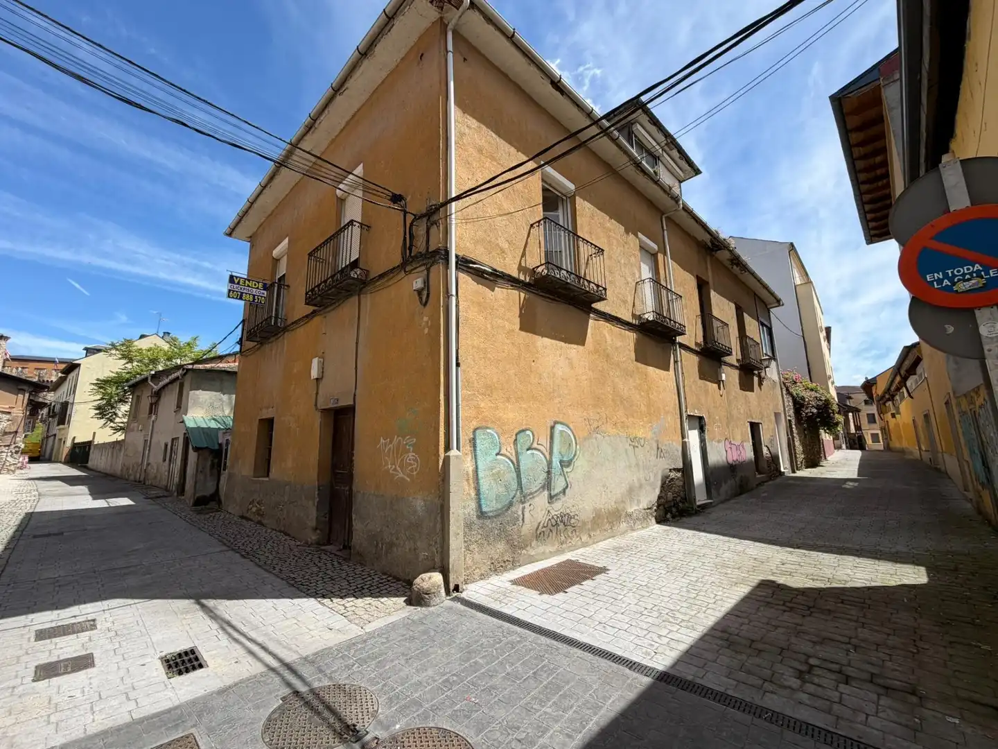 Exterior view of Houses for sale in Ponferrada