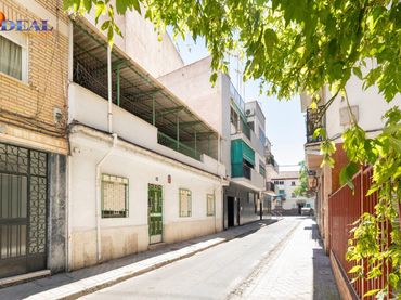 Adossat en venda a Calle HERMANOS CARAZO