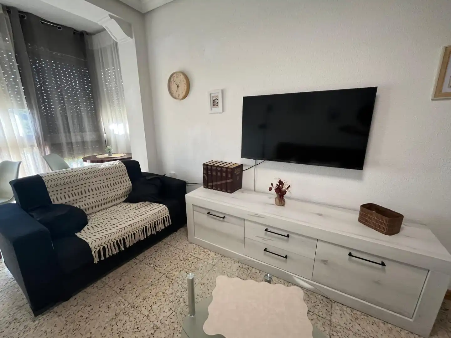 Living room of Flat for rent in Sevilla  with Air Conditioner and Furnished