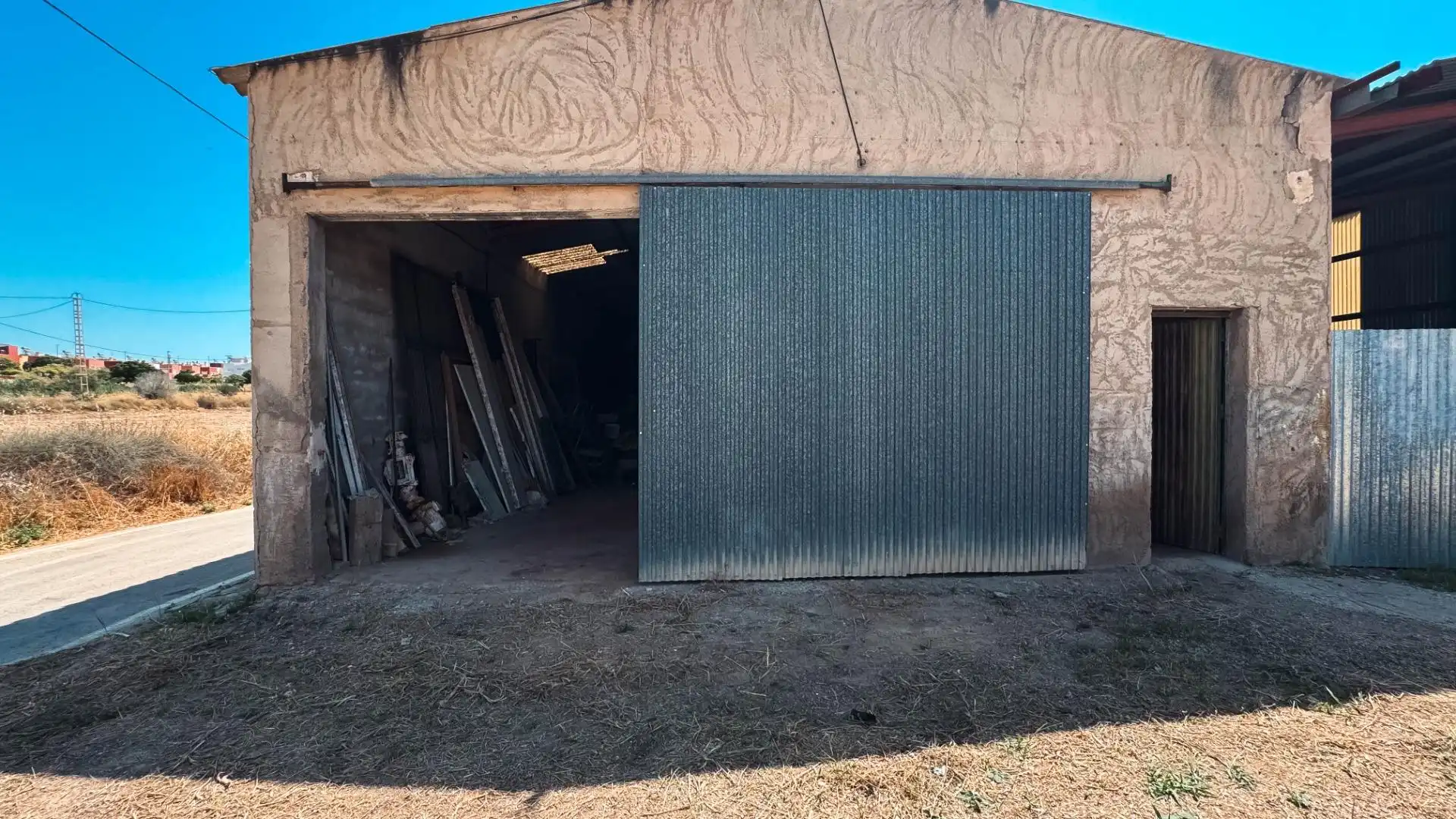 Vista exterior de Nave industrial en venta en Murcia