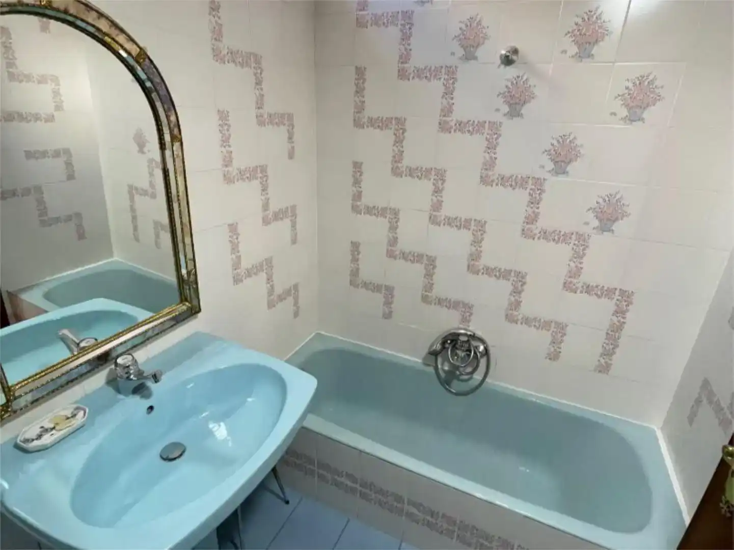 Bany de Casa o xalet de lloguer en Madrid amb Jardí privat, Parquet i Balcó