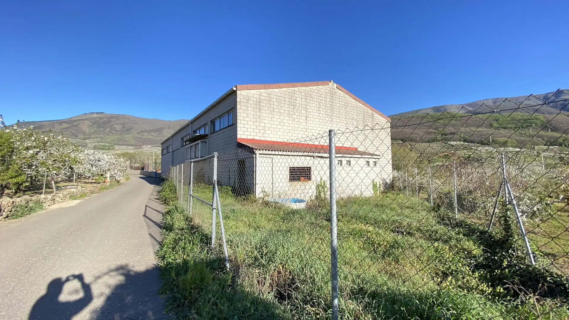Vista exterior de Nave industrial en venta en Jerte con Alarma