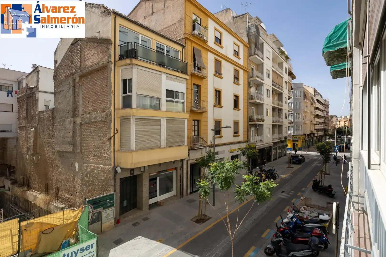 Exterior view of Flat for sale in Granada  with Air Conditioner, Heating and Parquet flooring