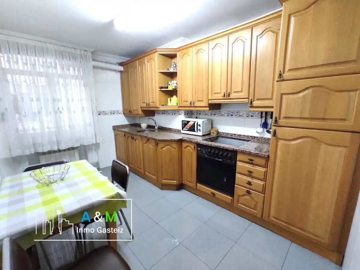 Cuina de Pis de lloguer en Vitoria - Gasteiz amb Calefacció, Parquet i Terrassa