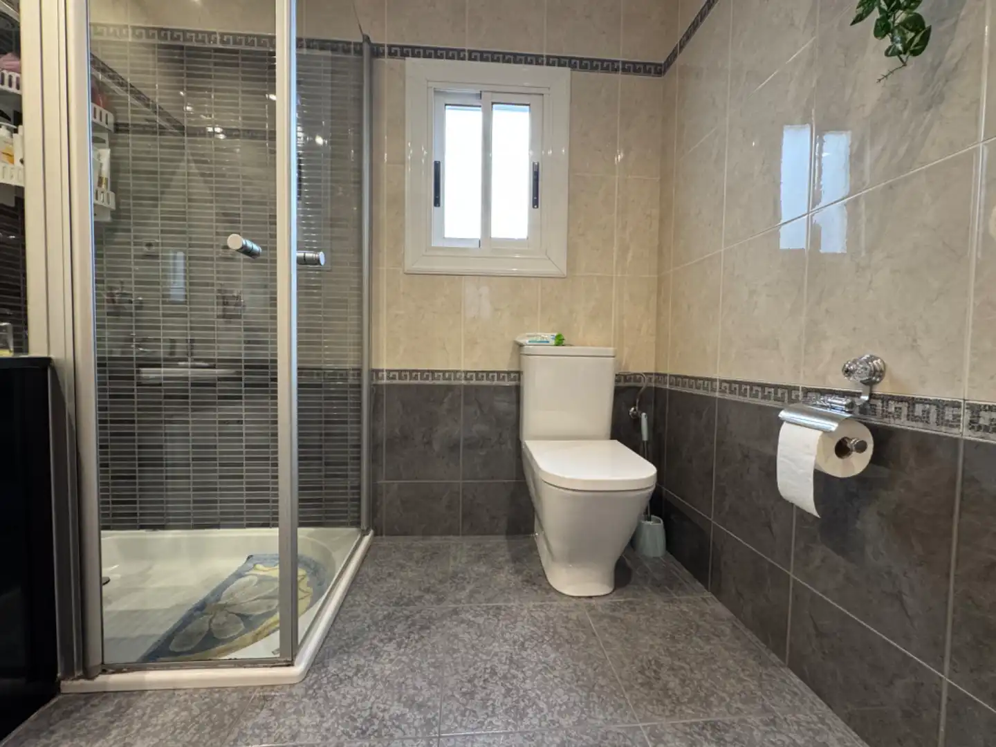 Baño de Piso en venta en Sant Boi de Llobregat con Aire acondicionado, Terraza y Trastero