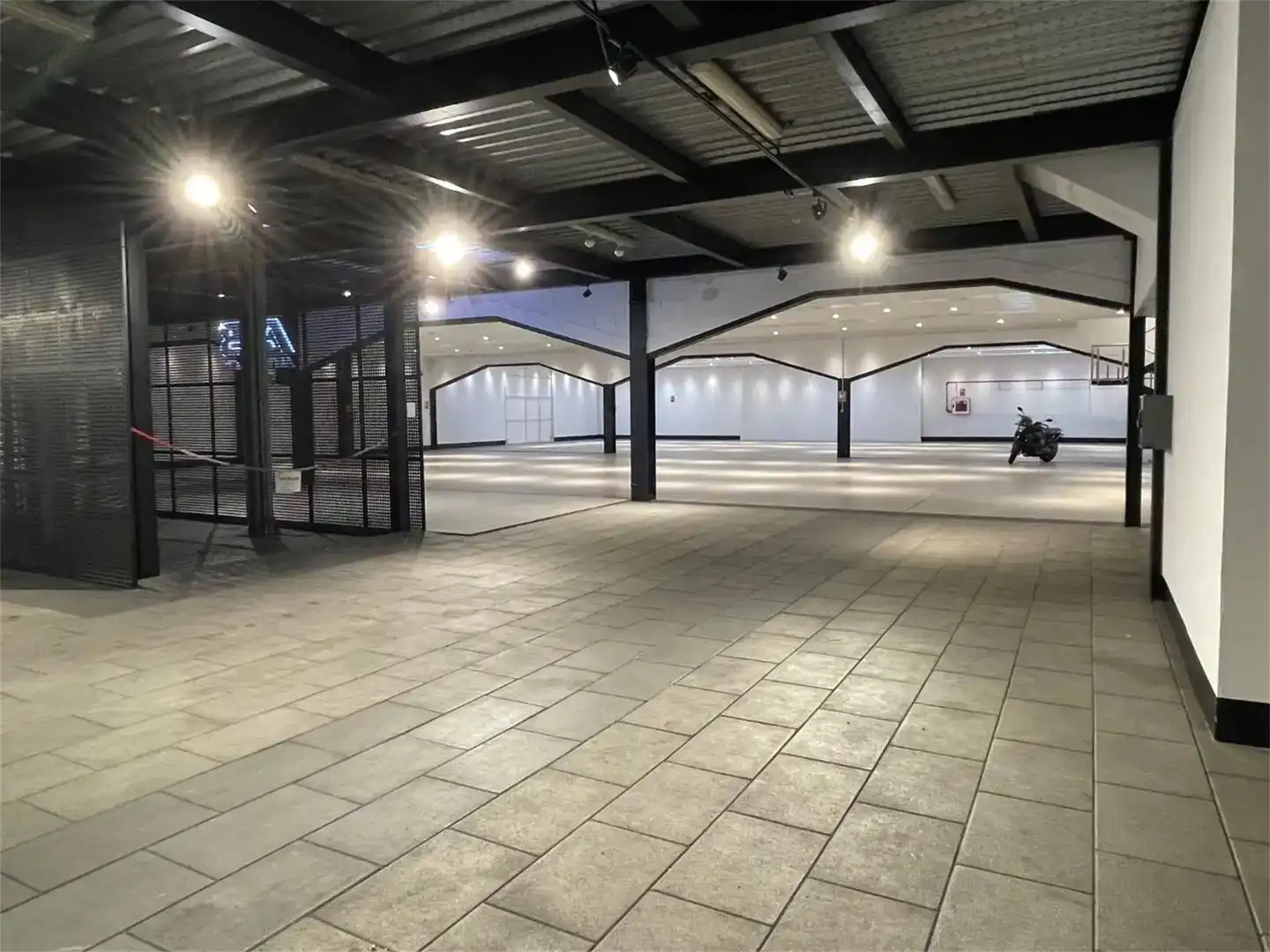 Fabrikhallen zur Miete in Villafontana - Estoril I