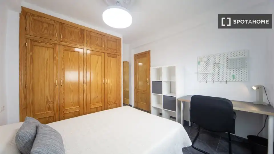 Room in Barrio de Zaidín