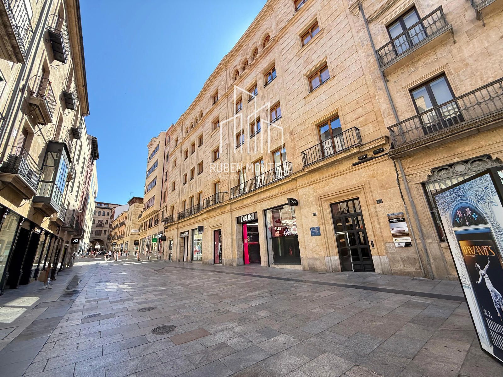 Vista exterior de Apartament de lloguer en Salamanca Capital amb Calefacció, Traster i Moblat