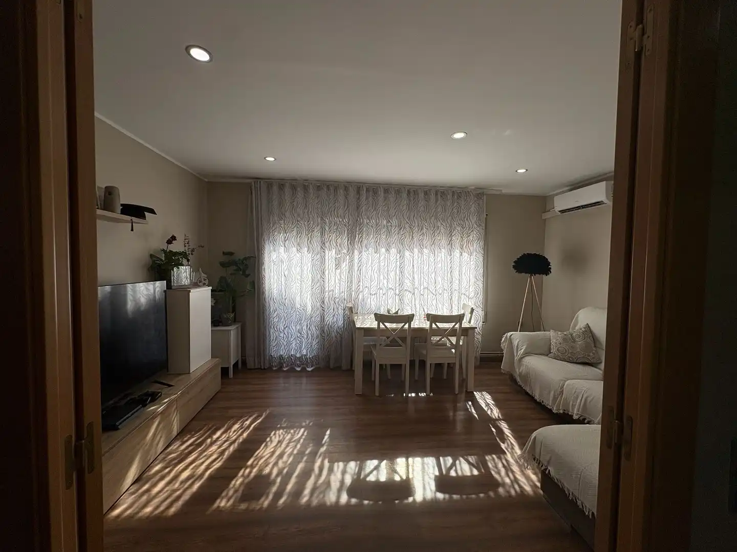 Wohnzimmer von Erdgeschoss zum Verkauf in Santa Perpètua de Mogoda mit Klimaanlage, Heizung und Terrasse