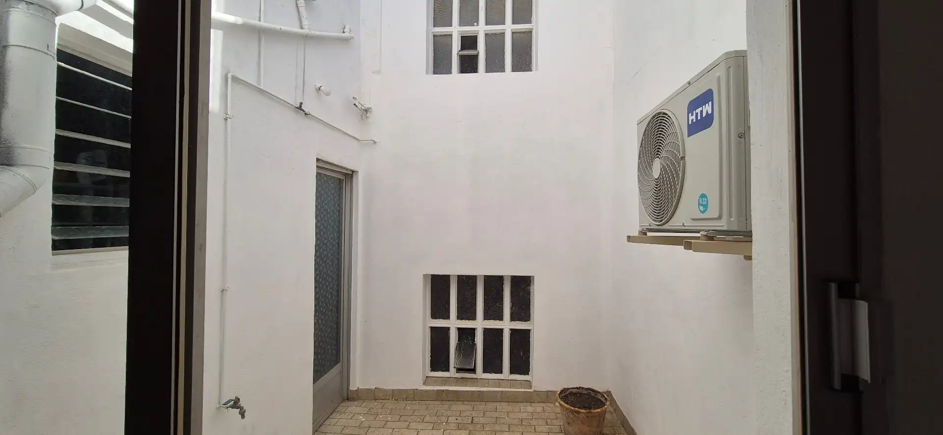 Vista exterior de Casa o xalet en venda en Bellreguard amb Aire condicionat, Calefacció i Jardí privat