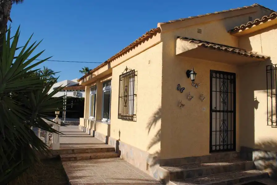 Vista exterior de Residencial en venta en Orihuela