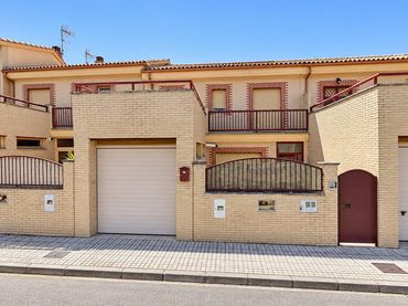 Adossat amb piscina en venda a Zona Norte - Hospital - Urbanizaciones